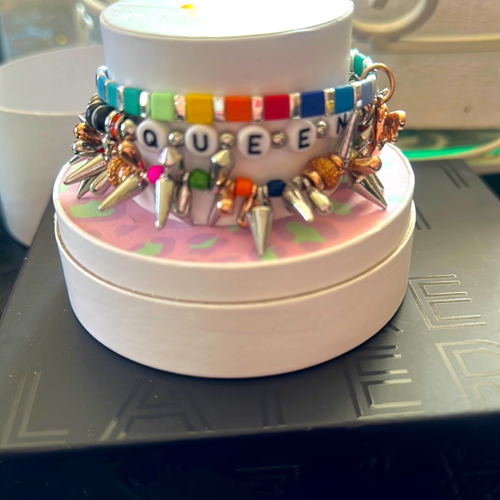The queen bee 🐝 Bomb Party Stack!